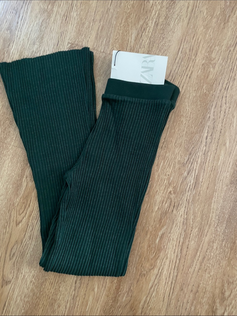 Zara Women’s Forest Green Ribbed Leggings
